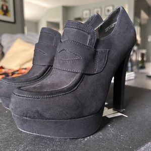 New, never used. Black-suede like material. 1 1/4” platform. 5” heel.